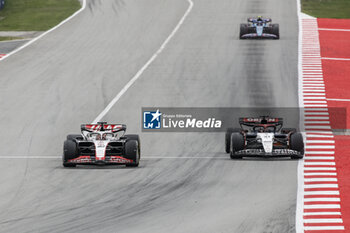 2023-06-04 - 20 MAGNUSSEN Kevin (den), Haas F1 Team VF-23 Ferrari, action 21 DE VRIES Nyck (ned), Scuderia AlphaTauri AT04, action during the Formula 1 AWS Gran Premio de Espana 2023, 7th round of the 2023 Formula One World Championship from June 2 to 4, 2023 on the Circuit de Barcelona-Catalunya, in Montmelo, Spain - F1 - SPANISH GRAND PRIX 2023 - RACE - FORMULA 1 - MOTORS