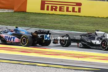 2023-06-04 - 21 DE VRIES Nyck (ned), Scuderia AlphaTauri AT04, action 10 GASLY Pierre (fra), Alpine F1 Team A523, action during the Formula 1 AWS Gran Premio de Espana 2023, 7th round of the 2023 Formula One World Championship from June 2 to 4, 2023 on the Circuit de Barcelona-Catalunya, in Montmelo, Spain - F1 - SPANISH GRAND PRIX 2023 - RACE - FORMULA 1 - MOTORS