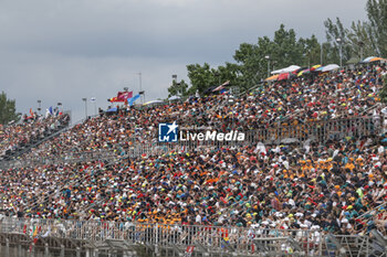 2023-06-04 - spectators, fans during the Formula 1 AWS Gran Premio de Espana 2023, 7th round of the 2023 Formula One World Championship from June 2 to 4, 2023 on the Circuit de Barcelona-Catalunya, in Montmelo, Spain - F1 - SPANISH GRAND PRIX 2023 - RACE - FORMULA 1 - MOTORS