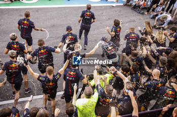 2023-06-04 - Red Bull Racing celebrations VERSTAPPEN Max (ned), Red Bull Racing RB19, portrait HORNER Christian (gbr), Team Principal of Red Bull Racing, portrait NEWEY Adrian (gbr), Chief Technical Officer of Red Bull Racing, portrait during the Formula 1 AWS Gran Premio de Espana 2023, 7th round of the 2023 Formula One World Championship from June 2 to 4, 2023 on the Circuit de Barcelona-Catalunya, in Montmelo, Spain - F1 - SPANISH GRAND PRIX 2023 - RACE - FORMULA 1 - MOTORS