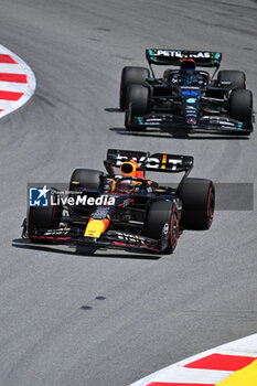 2023-06-02 - 01 VERSTAPPEN Max (nld), Red Bull Racing RB19, action 63 RUSSELL George (gbr), Mercedes AMG F1 Team W14, action during the Formula 1 AWS Gran Premio de Espana 2023, 7th round of the 2023 Formula One World Championship from June 2 to 4, 2023 on the Circuit de Barcelona-Catalunya, in Montmelo, Spain - F1 - SPANISH GRAND PRIX 2023 - RACE - FORMULA 1 - MOTORS