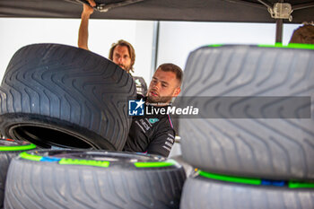 2023-06-15 - Mercedes-AMG Petronas F1 Team mechanicals at work
during Day 1 of FORMULA 1 PIRELLI GRAND PRIX DU CANADA 2023 - from 15th to 18th June 2023 in Montreal, Quebec, Canada - FORMULA 1 PIRELLI GRAND PRIX DU CANADA 2023 - FORMULA 1 - MOTORS