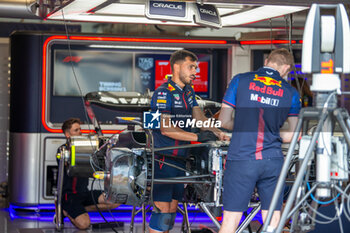 2023-06-15 - Oracle Red Bull Racing mechanicals at work 
during Day 1 of FORMULA 1 PIRELLI GRAND PRIX DU CANADA 2023 - from 15th to 18th June 2023 in Montreal, Quebec, Canada - FORMULA 1 PIRELLI GRAND PRIX DU CANADA 2023 - FORMULA 1 - MOTORS