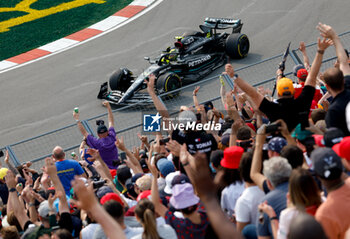 2023-06-16 - 44 HAMILTON Lewis (gbr), Mercedes AMG F1 Team W14, action spectators, fans during the Formula 1 Pirelli Grand Prix du Canada, 8th round of the 2023 Formula One World Championship from June 16 to 18, 2023 on the Circuit Gilles Villeneuve, in Montréal, Canada - F1 - CANADIAN GRAND PRIX 2023 - FORMULA 1 - MOTORS