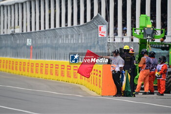 2023-06-16 - red flag, drapeau during the Formula 1 Pirelli Grand Prix du Canada, 8th round of the 2023 Formula One World Championship from June 16 to 18, 2023 on the Circuit Gilles Villeneuve, in Montréal, Canada - F1 - CANADIAN GRAND PRIX 2023 - FORMULA 1 - MOTORS