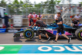 2023-06-16 - BWT Alpine F1 Team mechanicals at work on the car 
during day2, Friday, of FORMULA 1 PIRELLI GRAND PRIX DU CANADA 2023 - from 15th to 18th June 2023 in Montreal, Quebec, Canada - FORMULA 1 PIRELLI GRAND PRIX DU CANADA 2023 - FORMULA 1 - MOTORS