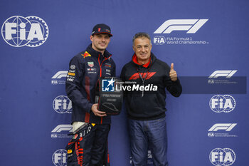 2023-06-17 - VERSTAPPEN Max (ned), Red Bull Racing RB19, portrait pole position ALESI Jean (fra), Former F1 driver, portrait during the Formula 1 Pirelli Grand Prix du Canada, 8th round of the 2023 Formula One World Championship from June 16 to 18, 2023 on the Circuit Gilles Villeneuve, in Montréal, Canada - F1 - CANADIAN GRAND PRIX 2023 - FORMULA 1 - MOTORS