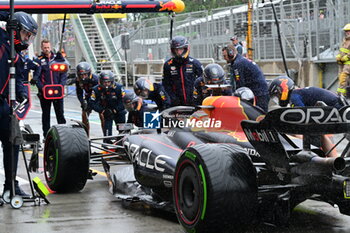 2023-06-17 - 01 VERSTAPPEN Max (nld), Red Bull Racing RB19, action mechanic, mecanicien, mechanics during the Formula 1 Pirelli Grand Prix du Canada, 8th round of the 2023 Formula One World Championship from June 16 to 18, 2023 on the Circuit Gilles Villeneuve, in Montréal, Canada - F1 - CANADIAN GRAND PRIX 2023 - FORMULA 1 - MOTORS