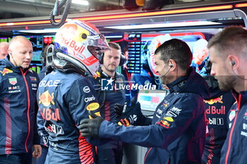 2023-06-17 - VERSTAPPEN Max (ned), Red Bull Racing RB19, portrait mechanic, mecanicien, mechanics celebration during the Formula 1 Pirelli Grand Prix du Canada, 8th round of the 2023 Formula One World Championship from June 16 to 18, 2023 on the Circuit Gilles Villeneuve, in Montréal, Canada - F1 - CANADIAN GRAND PRIX 2023 - FORMULA 1 - MOTORS