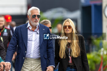 2023-06-18 - Lawrence Stroll (CAN) - CEO Aston Martin F1 an his wife
during Pre Race on Sunday 18th June - FORMULA 1 PIRELLI GRAND PRIX DU CANADA 2023 - from 15th to 18th June 2023 at Circuit Gilles Villeneuve, Montreal, Quebec, Canada - FORMULA 1 PIRELLI GRAND PRIX DU CANADA 2023 - FORMULA 1 - MOTORS
