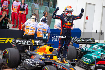 2023-06-18 - Max Verstappen (NED) Redbull Racing RB19 celebrating the historic 41th win like Ayrton Senna
during the Race on Sunday 18th June - FORMULA 1 PIRELLI GRAND PRIX DU CANADA 2023 - from 15th to 18th June 2023 at Circuit Gilles Villeneuve, Montreal, Quebec, Canada - FORMULA 1 PIRELLI GRAND PRIX DU CANADA 2023 - FORMULA 1 - MOTORS