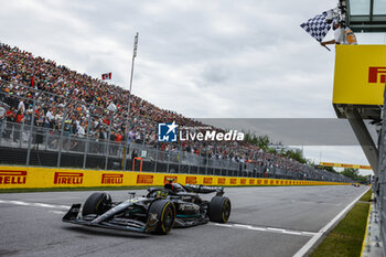 2023-06-18 - 44 HAMILTON Lewis (gbr), Mercedes AMG F1 Team W14, action checkered flag, drapeau during the Formula 1 Pirelli Grand Prix du Canada, 8th round of the 2023 Formula One World Championship from June 16 to 18, 2023 on the Circuit Gilles Villeneuve, in Montréal, Canada - F1 - CANADIAN GRAND PRIX 2023 - RACE - FORMULA 1 - MOTORS
