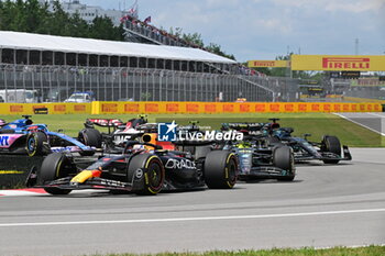 2023-06-18 - 01 VERSTAPPEN Max (nld), Red Bull Racing RB19, action start of the race, depart, 44 HAMILTON Lewis (gbr), Mercedes AMG F1 Team W14, action during the Formula 1 Pirelli Grand Prix du Canada, 8th round of the 2023 Formula One World Championship from June 16 to 18, 2023 on the Circuit Gilles Villeneuve, in Montréal, Canada - F1 - CANADIAN GRAND PRIX 2023 - RACE - FORMULA 1 - MOTORS