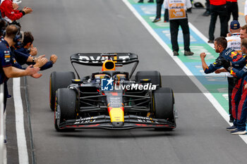 2023-06-18 - 01 VERSTAPPEN Max (nld), Red Bull Racing RB19, action celebration mechanic, mecanicien, mechanics during the Formula 1 Pirelli Grand Prix du Canada, 8th round of the 2023 Formula One World Championship from June 16 to 18, 2023 on the Circuit Gilles Villeneuve, in Montréal, Canada - F1 - CANADIAN GRAND PRIX 2023 - RACE - FORMULA 1 - MOTORS