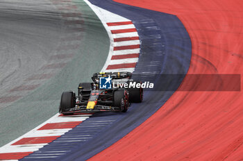 2023-06-30 - 11 PEREZ Sergio (mex), Red Bull Racing RB19, action track limits during the 2023 Formula 1 Rolex Grosser Preis von Osterreich, 2023 Austrian Grand Prix, 9th round of the 2023 Formula One World Championship from June 30 to July 2, 2023 on the Red Bull Ring, in Spielberg, Austria - F1 - AUSTRIAN GRAND PRIX 2023 - FORMULA 1 - MOTORS