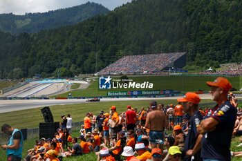 2023-06-30 - Fans watching the race during the 2023 Formula 1 Rolex Grosser Preis von Osterreich, 2023 Austrian Grand Prix, 9th round of the 2023 Formula One World Championship from June 30 to July 2, 2023 on the Red Bull Ring, in Spielberg, Austria - F1 - AUSTRIAN GRAND PRIX 2023 - FORMULA 1 - MOTORS