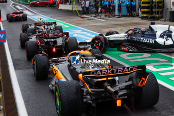 2023-07-01 - 44 HAMILTON Lewis (gbr), Mercedes AMG F1 Team W14, 21 DE VRIES Nyck (ned), Scuderia AlphaTauri AT04, 81 PIASTRI Oscar (aus), McLaren F1 Team MCL60, action, during the 2023 Formula 1 Rolex Grosser Preis von Osterreich, 2023 Austrian Grand Prix, 9th round of the 2023 Formula One World Championship from June 30 to July 2, 2023 on the Red Bull Ring, in Spielberg, Austria - F1 - AUSTRIAN GRAND PRIX 2023 - FORMULA 1 - MOTORS