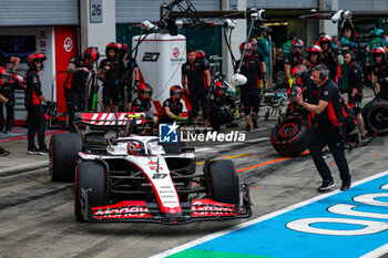 2023-07-01 - 27 HULKENBERG Nico (ger), Haas F1 Team VF-23 Ferrari, action pitstop during the 2023 Formula 1 Rolex Grosser Preis von Osterreich, 2023 Austrian Grand Prix, 9th round of the 2023 Formula One World Championship from June 30 to July 2, 2023 on the Red Bull Ring, in Spielberg, Austria - F1 - AUSTRIAN GRAND PRIX 2023 - FORMULA 1 - MOTORS