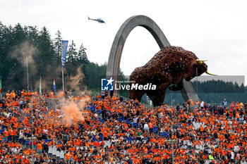 2023-07-01 - Fans in the grandstands, during the 2023 Formula 1 Rolex Grosser Preis von Osterreich, 2023 Austrian Grand Prix, 9th round of the 2023 Formula One World Championship from June 30 to July 2, 2023 on the Red Bull Ring, in Spielberg, Austria - F1 - AUSTRIAN GRAND PRIX 2023 - FORMULA 1 - MOTORS