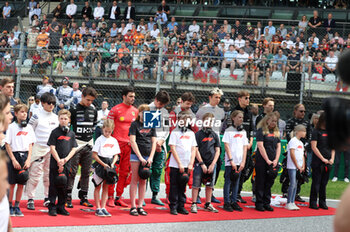 2023-07-02 - Pilots during the minute of silence for Dilano van't Hoff during the 2023 Formula 1 Rolex Grosser Preis von Osterreich, 2023 Austrian Grand Prix, 9th round of the 2023 Formula One World Championship from June 30 to July 2, 2023 on the Red Bull Ring, in Spielberg, Austria - F1 - AUSTRIAN GRAND PRIX 2023 - RACE - FORMULA 1 - MOTORS