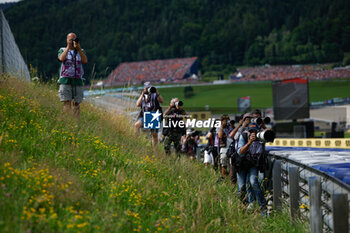 2023-07-02 - Photographers at work during the 2023 Formula 1 Rolex Grosser Preis von Osterreich, 2023 Austrian Grand Prix, 9th round of the 2023 Formula One World Championship from June 30 to July 2, 2023 on the Red Bull Ring, in Spielberg, Austria - F1 - AUSTRIAN GRAND PRIX 2023 - RACE - FORMULA 1 - MOTORS
