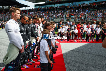 2023-07-02 - SARGEANT Logan (usa), Williams Racing FW45, HAMILTON Lewis (gbr), Mercedes AMG F1 Team W14, ZHOU Guanyu (chi), Alfa Romeo F1 Team Stake C43, portrait during the 2023 Formula 1 Rolex Grosser Preis von Osterreich, 2023 Austrian Grand Prix, 9th round of the 2023 Formula One World Championship from June 30 to July 2, 2023 on the Red Bull Ring, in Spielberg, Austria - F1 - AUSTRIAN GRAND PRIX 2023 - RACE - FORMULA 1 - MOTORS