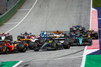 2023-07-02 - Start of the race: HAMILTON Lewis (gbr), Mercedes AMG F1 Team W14, during the 2023 Formula 1 Rolex Grosser Preis von Osterreich, 2023 Austrian Grand Prix, 9th round of the 2023 Formula One World Championship from June 30 to July 2, 2023 on the Red Bull Ring, in Spielberg, Austria - F1 - AUSTRIAN GRAND PRIX 2023 - RACE - FORMULA 1 - MOTORS