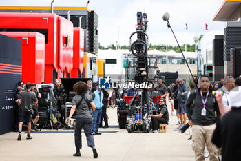 2023-07-06 - APEX APXGP Team crew filming in the paddock for the F1 movie by Apple Studios / Bruckheimer Films during the 2023 Formula 1 Aramco British Grand Prix, 10th round of the 2023 Formula One World Championship from July 7 to 9, 2023 on the Silverstone Circuit, in Silverstone, United Kingdom - F1 - BRITISH GRAND PRIX 2023 - FORMULA 1 - MOTORS
