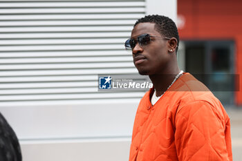 2023-07-06 - IDRIS Damson Alade-Bo (GBR), actor playing Joshua Pearce, driver of the fictional Apex APXGP team in the F1 movie by Apple Studios / Bruckheimer Films, portrait during the 2023 Formula 1 Aramco British Grand Prix, 10th round of the 2023 Formula One World Championship from July 7 to 9, 2023 on the Silverstone Circuit, in Silverstone, United Kingdom - F1 - BRITISH GRAND PRIX 2023 - FORMULA 1 - MOTORS