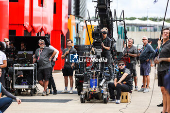 2023-07-06 - APEX APXGP Team crew filming in the paddock for the F1 movie by Apple Studios / Bruckheimer Films during the 2023 Formula 1 Aramco British Grand Prix, 10th round of the 2023 Formula One World Championship from July 7 to 9, 2023 on the Silverstone Circuit, in Silverstone, United Kingdom - F1 - BRITISH GRAND PRIX 2023 - FORMULA 1 - MOTORS