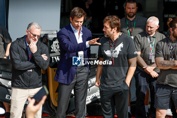 2023-07-06 - WOLFF Toto (aut), Team Principal & CEO of Mercedes AMG F1 Team, portrait BARDEM Javier, Spanish actor, portrait OMAN Chad (USA), president of production for Jerry Bruckheimer Films, portrait during the 2023 Formula 1 Aramco British Grand Prix, 10th round of the 2023 Formula One World Championship from July 7 to 9, 2023 on the Silverstone Circuit, in Silverstone, United Kingdom - F1 - BRITISH GRAND PRIX 2023 - FORMULA 1 - MOTORS
