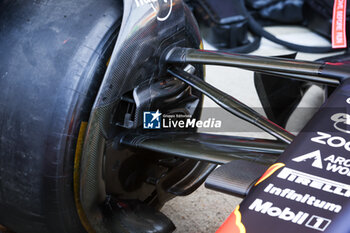 2023-07-07 - Red Bull Racing Honda RB18, mechanical detail air intake and brake duct, front suspension during the 2023 Formula 1 Aramco British Grand Prix, 10th round of the 2023 Formula One World Championship from July 7 to 9, 2023 on the Silverstone Circuit, in Silverstone, United Kingdom - F1 - BRITISH GRAND PRIX 2023 - FORMULA 1 - MOTORS