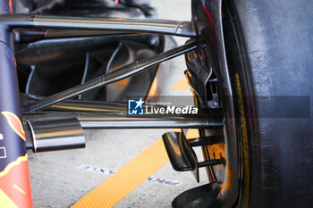 2023-07-07 - Red Bull Racing Honda RB18, mechanical detail air intake and brake duct, front suspension during the 2023 Formula 1 Aramco British Grand Prix, 10th round of the 2023 Formula One World Championship from July 7 to 9, 2023 on the Silverstone Circuit, in Silverstone, United Kingdom - F1 - BRITISH GRAND PRIX 2023 - FORMULA 1 - MOTORS