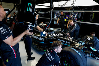 2023-07-07 - 63 RUSSELL George (gbr), Mercedes AMG F1 Team W14, action mechanic, mecanicien, mechanics during the 2023 Formula 1 Aramco British Grand Prix, 10th round of the 2023 Formula One World Championship from July 7 to 9, 2023 on the Silverstone Circuit, in Silverstone, United Kingdom - F1 - BRITISH GRAND PRIX 2023 - FORMULA 1 - MOTORS