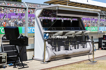 2023-07-07 - APEX APXGP fictional team for the F1 movie by Apple Studios / Bruckheimer Films, illustration pitwall during the 2023 Formula 1 Aramco British Grand Prix, 10th round of the 2023 Formula One World Championship from July 7 to 9, 2023 on the Silverstone Circuit, in Silverstone, United Kingdom - F1 - BRITISH GRAND PRIX 2023 - FORMULA 1 - MOTORS