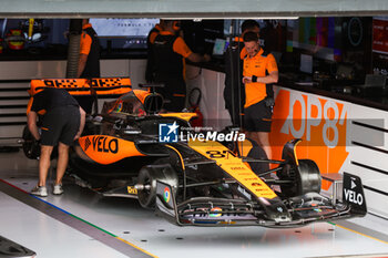 2023-07-08 - 81 PIASTRI Oscar (aus), McLaren F1 Team MCL60, garage, box, during the 2023 Formula 1 Aramco British Grand Prix, 10th round of the 2023 Formula One World Championship from July 7 to 9, 2023 on the Silverstone Circuit, in Silverstone, United Kingdom - F1 - BRITISH GRAND PRIX 2023 - FORMULA 1 - MOTORS