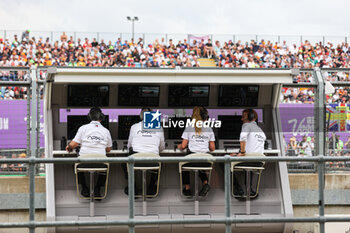 2023-07-08 - pitwall fictional engineers of the APEX APXGP team for the F1 movie by Apple Studios / Bruckheimer Films, illustration during the 2023 Formula 1 Aramco British Grand Prix, 10th round of the 2023 Formula One World Championship from July 7 to 9, 2023 on the Silverstone Circuit, in Silverstone, United Kingdom - F1 - BRITISH GRAND PRIX 2023 - FORMULA 1 - MOTORS