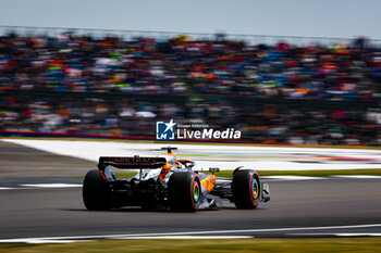 2023-07-08 - 81 PIASTRI Oscar (aus), McLaren F1 Team MCL60, action during the 2023 Formula 1 Aramco British Grand Prix, 10th round of the 2023 Formula One World Championship from July 7 to 9, 2023 on the Silverstone Circuit, in Silverstone, United Kingdom - F1 - BRITISH GRAND PRIX 2023 - FORMULA 1 - MOTORS