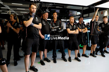 2023-07-08 - Mercedes AMG F1 Team mechanic, mecanicien, mechanics during the 2023 Formula 1 Aramco British Grand Prix, 10th round of the 2023 Formula One World Championship from July 7 to 9, 2023 on the Silverstone Circuit, in Silverstone, United Kingdom - F1 - BRITISH GRAND PRIX 2023 - FORMULA 1 - MOTORS