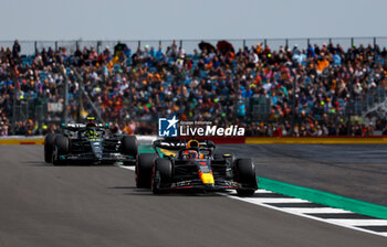 2023-07-08 - 01 VERSTAPPEN Max (nld), Red Bull Racing RB19, action 44 HAMILTON Lewis (gbr), Mercedes AMG F1 Team W14, action during the 2023 Formula 1 Aramco British Grand Prix, 10th round of the 2023 Formula One World Championship from July 7 to 9, 2023 on the Silverstone Circuit, in Silverstone, United Kingdom - F1 - BRITISH GRAND PRIX 2023 - FORMULA 1 - MOTORS