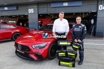 2023-07-09 - ROBERTS Ian, FIA F1 Medical Rescue Coordinator, portrait with track Medical kit during the 2023 Formula 1 Aramco British Grand Prix, 10th round of the 2023 Formula One World Championship from July 7 to 9, 2023 on the Silverstone Circuit, in Silverstone, United Kingdom - F1 - BRITISH GRAND PRIX 2023 - RACE - FORMULA 1 - MOTORS