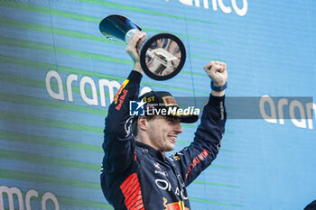 2023-07-09 - VERSTAPPEN Max (ned), Red Bull Racing RB19, portrait podium celebration during the 2023 Formula 1 Aramco British Grand Prix, 10th round of the 2023 Formula One World Championship from July 7 to 9, 2023 on the Silverstone Circuit, in Silverstone, United Kingdom - F1 - BRITISH GRAND PRIX 2023 - RACE - FORMULA 1 - MOTORS
