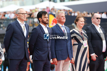 2023-07-09 - starting grid, grille de depart, BEN SULAYEM Mohammed (uae), President of the FIA, DOMENICALI Stefano (ita), Chairman and CEO Formula One Group FOG, portrait during the 2023 Formula 1 Aramco British Grand Prix, 10th round of the 2023 Formula One World Championship from July 7 to 9, 2023 on the Silverstone Circuit, in Silverstone, United Kingdom - F1 - BRITISH GRAND PRIX 2023 - RACE - FORMULA 1 - MOTORS