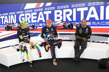 2023-07-09 - NORRIS Lando (gbr), McLaren F1 Team MCL60, VERSTAPPEN Max (ned), Red Bull Racing RB19, HAMILTON Lewis (gbr), Mercedes AMG F1 Team W14, portrait press conference during the 2023 Formula 1 Aramco British Grand Prix, 10th round of the 2023 Formula One World Championship from July 7 to 9, 2023 on the Silverstone Circuit, in Silverstone, United Kingdom - F1 - BRITISH GRAND PRIX 2023 - RACE - FORMULA 1 - MOTORS