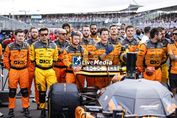 2023-07-09 - McLaren F1 Team mechanic, mecanicien, mechanics during the 2023 Formula 1 Aramco British Grand Prix, 10th round of the 2023 Formula One World Championship from July 7 to 9, 2023 on the Silverstone Circuit, in Silverstone, United Kingdom - F1 - BRITISH GRAND PRIX 2023 - RACE - FORMULA 1 - MOTORS