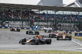 2023-07-09 - 01 VERSTAPPEN Max (nld), Red Bull Racing RB19, action 81 PIASTRI Oscar (aus), McLaren F1 Team MCL60, action during the 2023 Formula 1 Aramco British Grand Prix, 10th round of the 2023 Formula One World Championship from July 7 to 9, 2023 on the Silverstone Circuit, in Silverstone, United Kingdom - F1 - BRITISH GRAND PRIX 2023 - RACE - FORMULA 1 - MOTORS