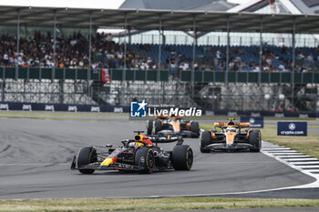 2023-07-09 - 01 VERSTAPPEN Max (nld), Red Bull Racing RB19, action 04 NORRIS Lando (gbr), McLaren F1 Team MCL60, action during the 2023 Formula 1 Aramco British Grand Prix, 10th round of the 2023 Formula One World Championship from July 7 to 9, 2023 on the Silverstone Circuit, in Silverstone, United Kingdom - F1 - BRITISH GRAND PRIX 2023 - RACE - FORMULA 1 - MOTORS