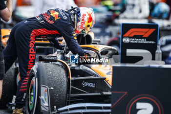 2023-07-09 - VERSTAPPEN Max (ned), Red Bull Racing RB19, portrait NORRIS Lando (gbr), McLaren F1 Team MCL60, portrait celebration during the 2023 Formula 1 Aramco British Grand Prix, 10th round of the 2023 Formula One World Championship from July 7 to 9, 2023 on the Silverstone Circuit, in Silverstone, United Kingdom - F1 - BRITISH GRAND PRIX 2023 - RACE - FORMULA 1 - MOTORS