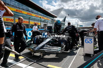 2023-07-09 - RUSSELL George (gbr), Mercedes AMG F1 Team W14, portrait starting grid, grille de depart, during the 2023 Formula 1 Aramco British Grand Prix, 10th round of the 2023 Formula One World Championship from July 7 to 9, 2023 on the Silverstone Circuit, in Silverstone, United Kingdom - F1 - BRITISH GRAND PRIX 2023 - RACE - FORMULA 1 - MOTORS