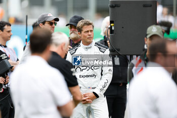 2023-07-09 - PITT Brad (USA), actor playing Sonny Hayes, driver of the fictional Apex APXGP team in the F1 movie by Apple Studios / Bruckheimer Films, portrait during the 2023 Formula 1 Aramco British Grand Prix, 10th round of the 2023 Formula One World Championship from July 7 to 9, 2023 on the Silverstone Circuit, in Silverstone, United Kingdom - F1 - BRITISH GRAND PRIX 2023 - RACE - FORMULA 1 - MOTORS